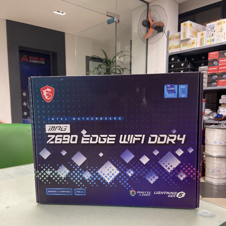 MSI MPG Z690 EDGE WIFI DDR4 box